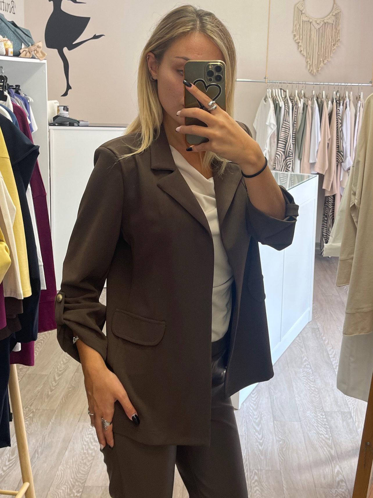 8AB16AD4-53B9-4D32-B0A1-C66970D15AC8