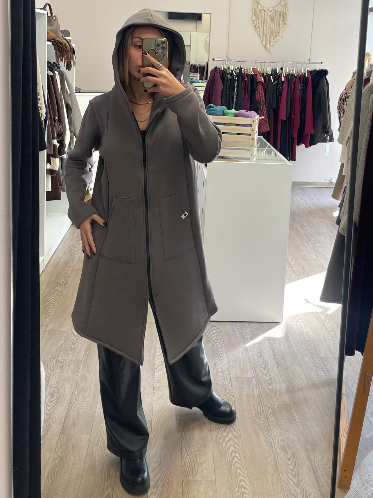 7EFACC30-07AD-4858-A2B1-86133B0EC285